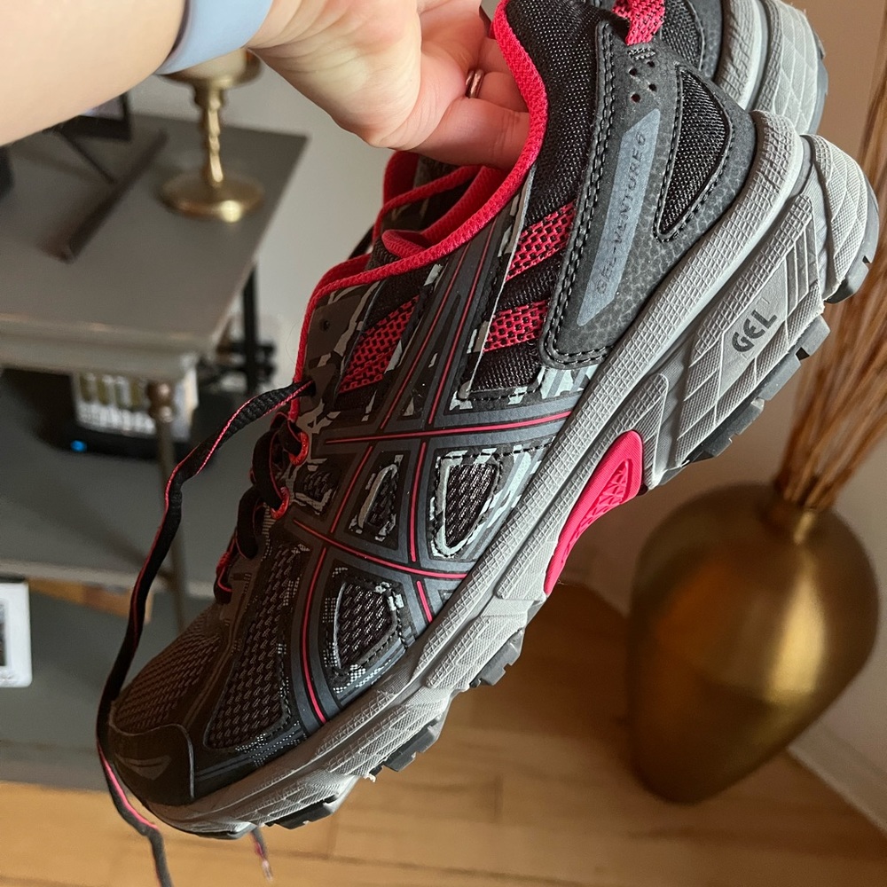 Asics running sneakers worn once (then had knee surgery) size 9